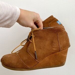 TOMS Desert Chestnut Suede Wedge Ankle Boots | Lace-Up Plaid Lined